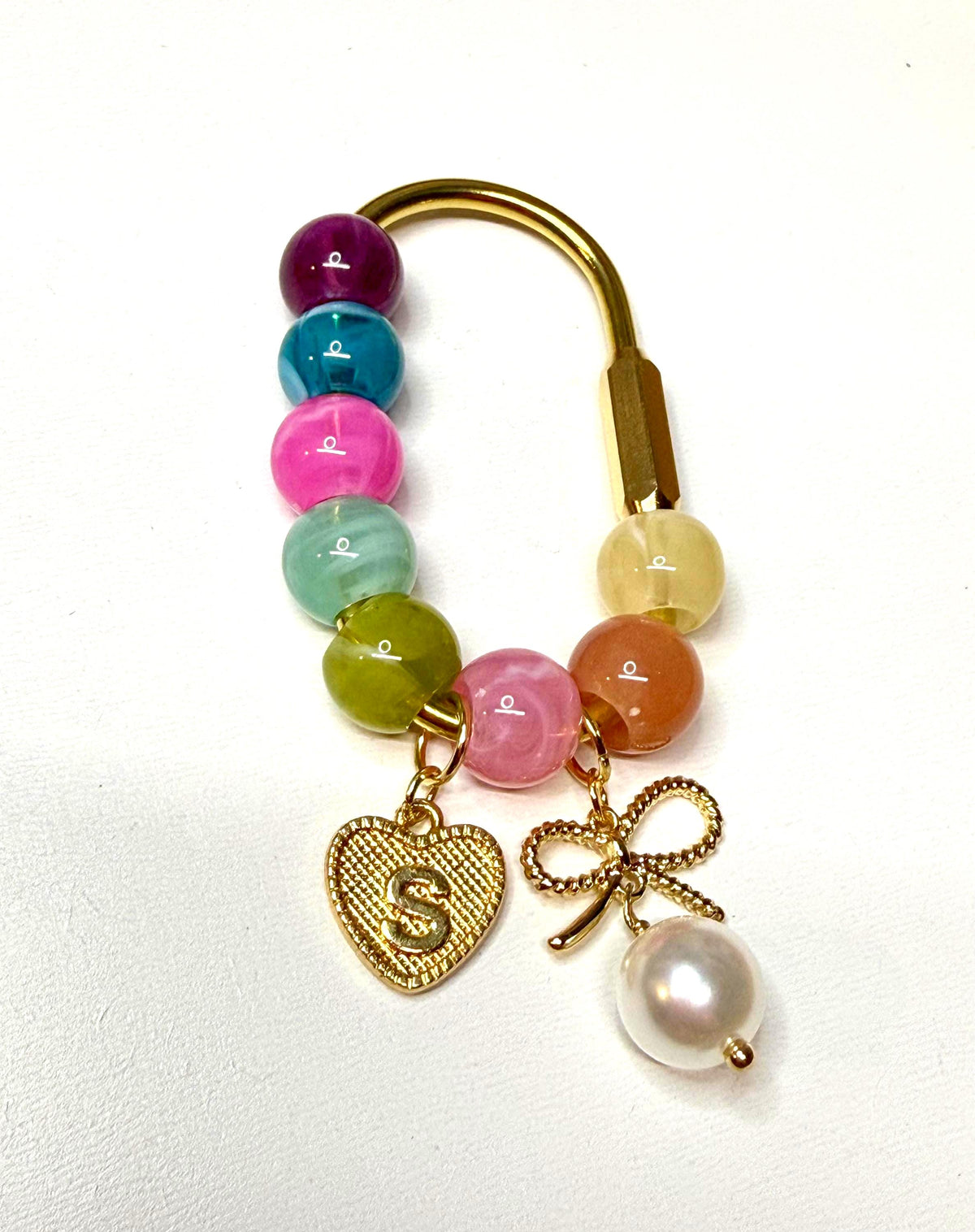 Golden Carabiner Bag Charm with Pearl and Initial 'S' – Beaded Keychain Accessory